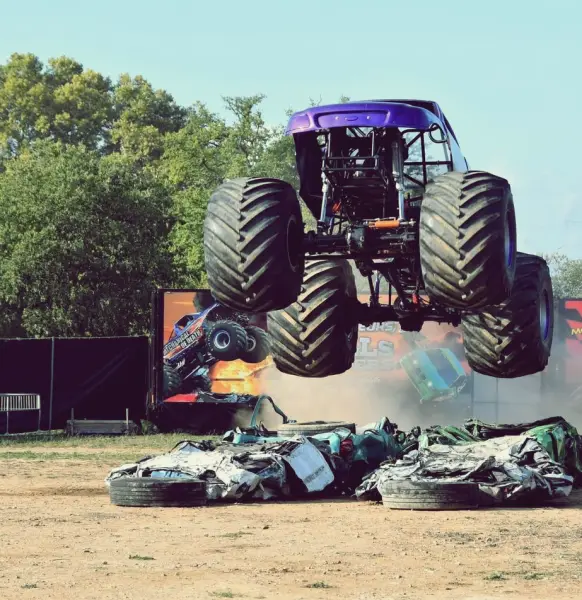 monster truck cascadeur par hell's drivers danglade